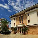 Paraiso Theopolis Obzor