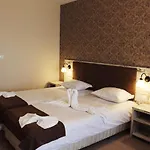 Paraiso Theopolis Obzor